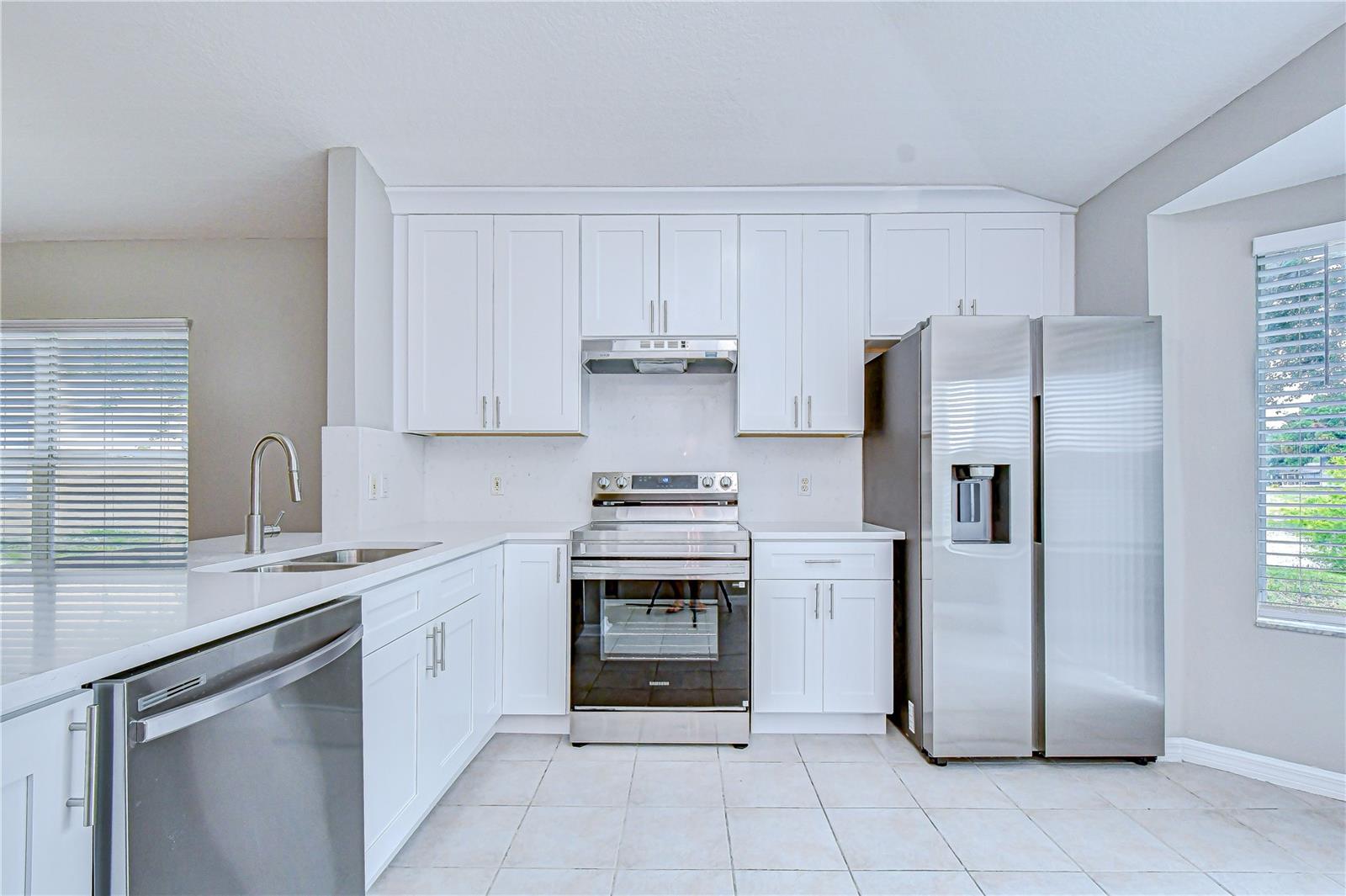 Listing photo id 11 for 18003 Birdwater Drive