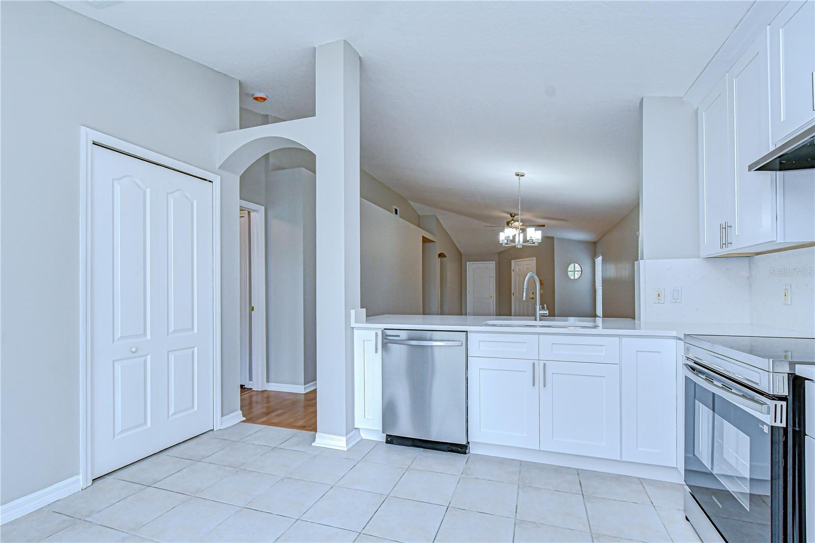 Listing photo id 14 for 18003 Birdwater Drive