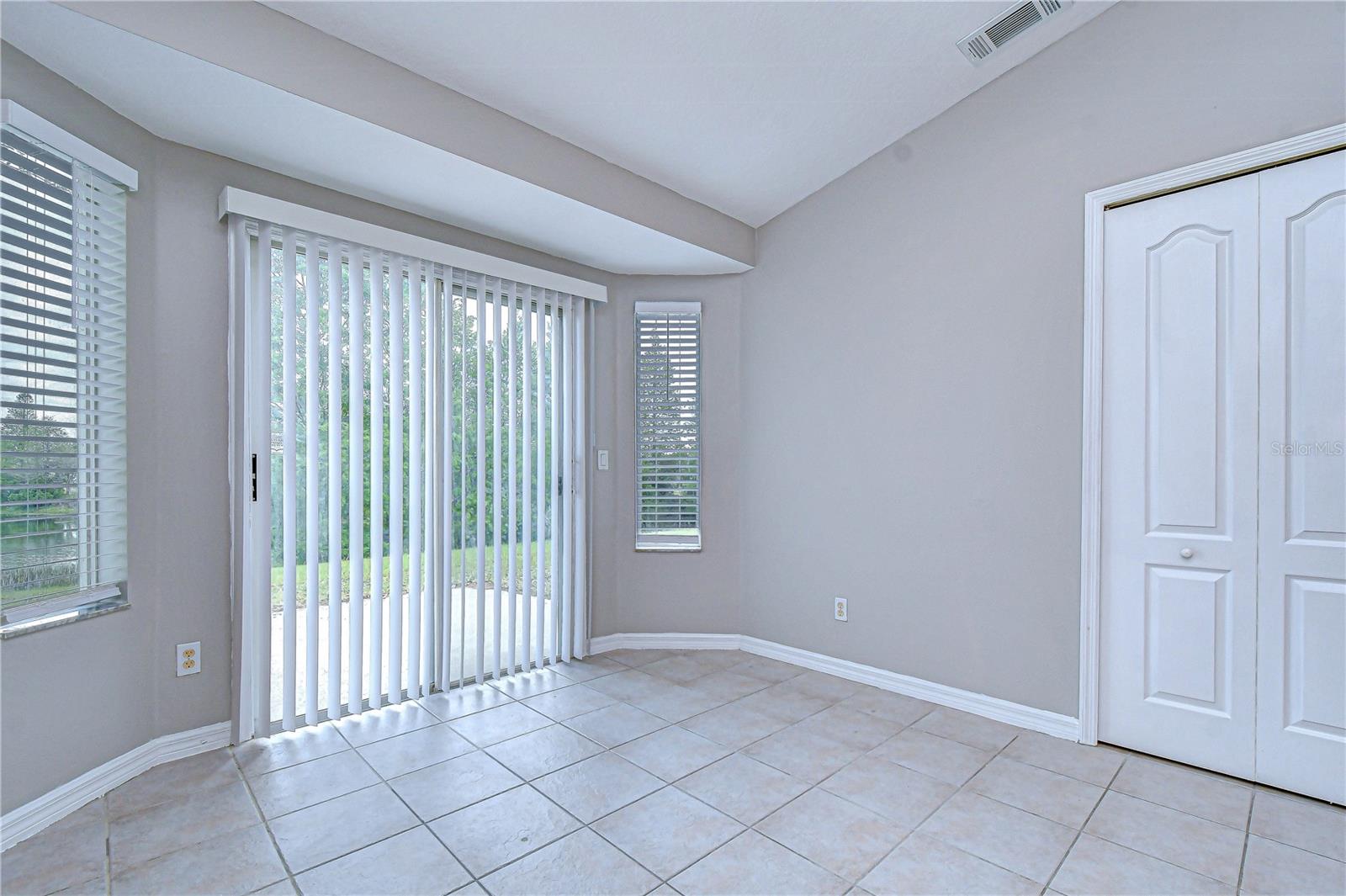 Listing photo id 15 for 18003 Birdwater Drive