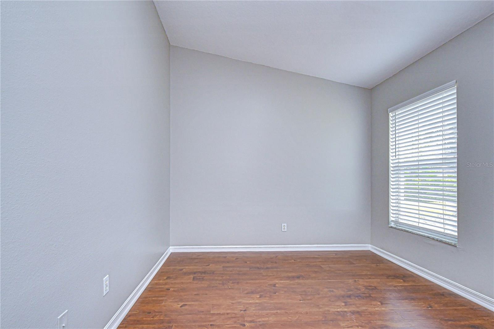 Listing photo id 17 for 18003 Birdwater Drive