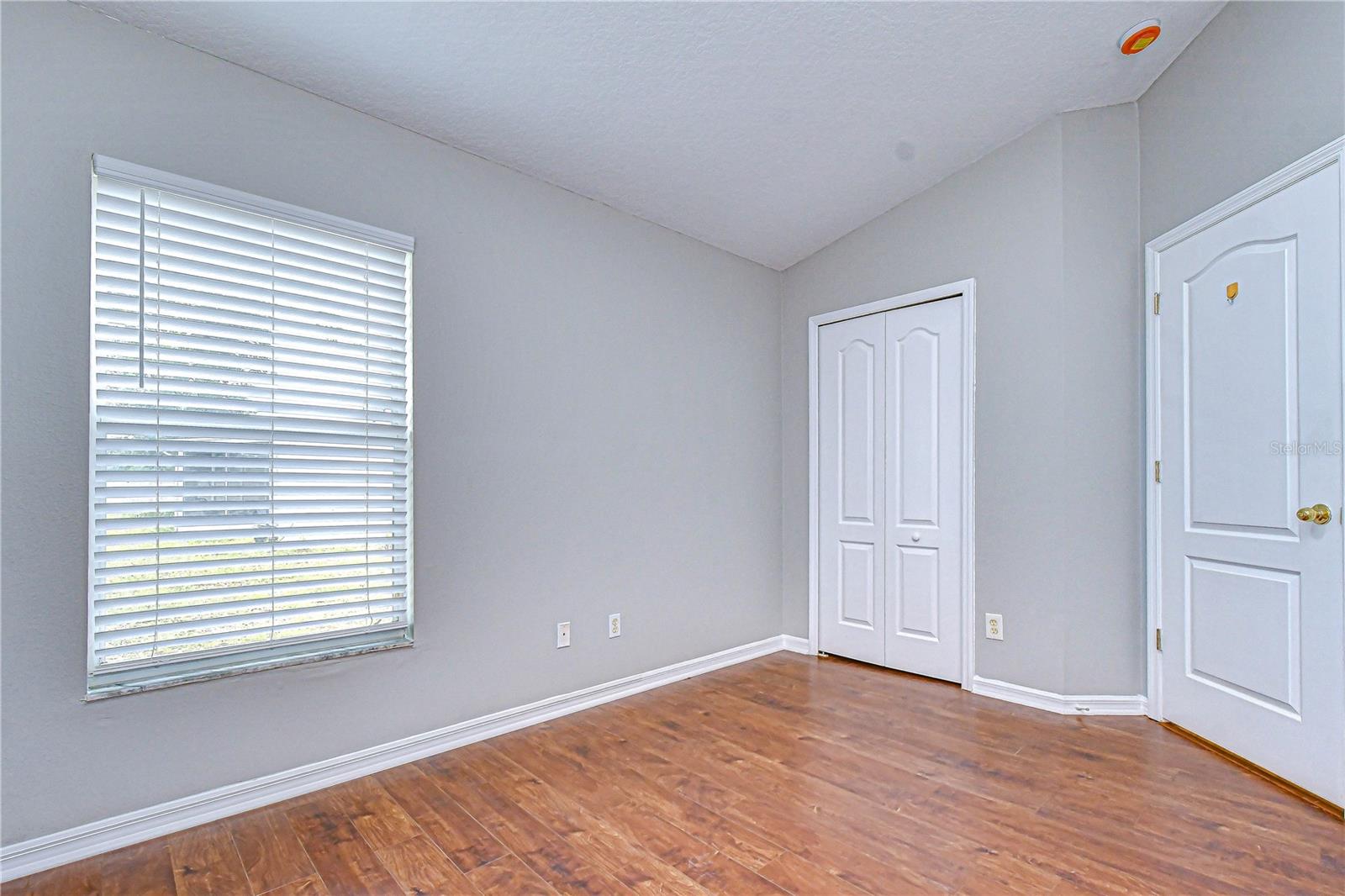 Listing photo id 19 for 18003 Birdwater Drive