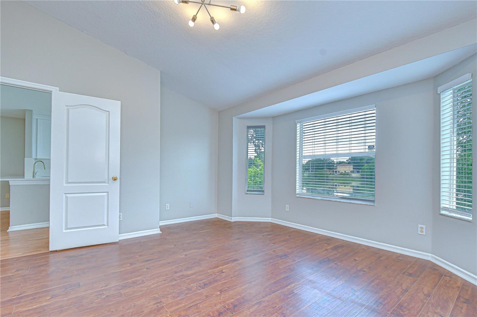 Listing photo id 23 for 18003 Birdwater Drive