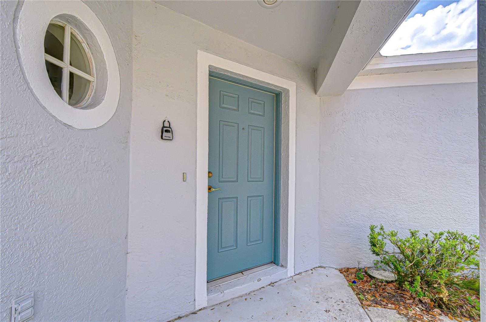 Listing photo id 2 for 18003 Birdwater Drive