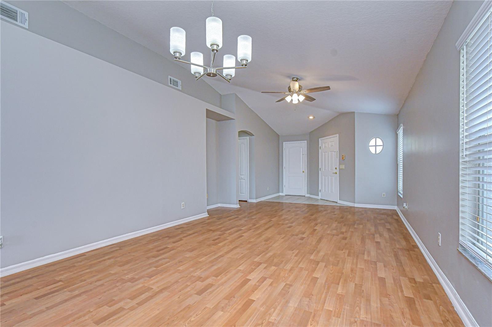 Listing photo id 4 for 18003 Birdwater Drive