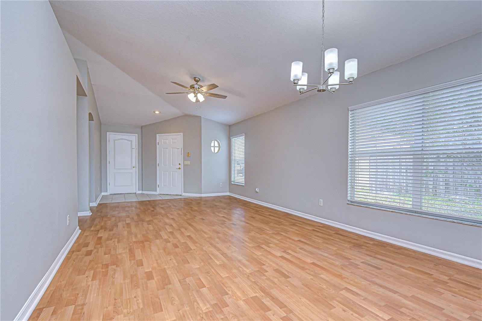 Listing photo id 5 for 18003 Birdwater Drive