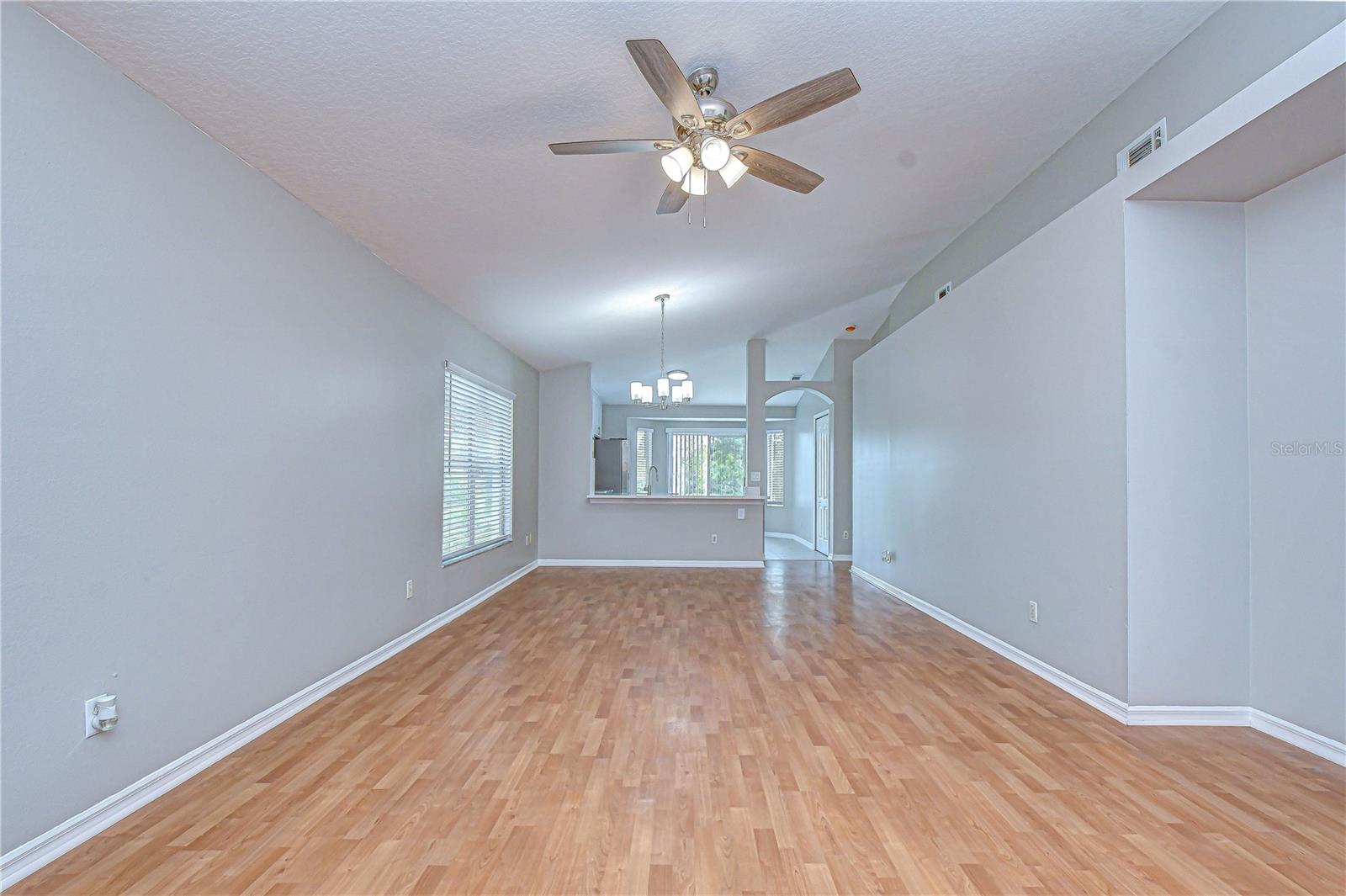 Listing photo id 7 for 18003 Birdwater Drive