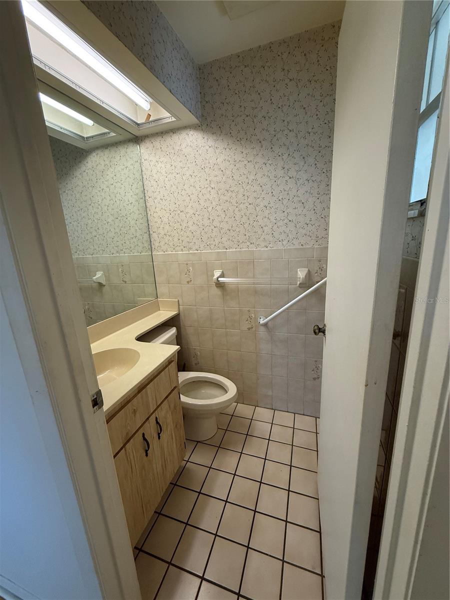 Image 7 of 10 For 9249 Northcliffe Boulevard