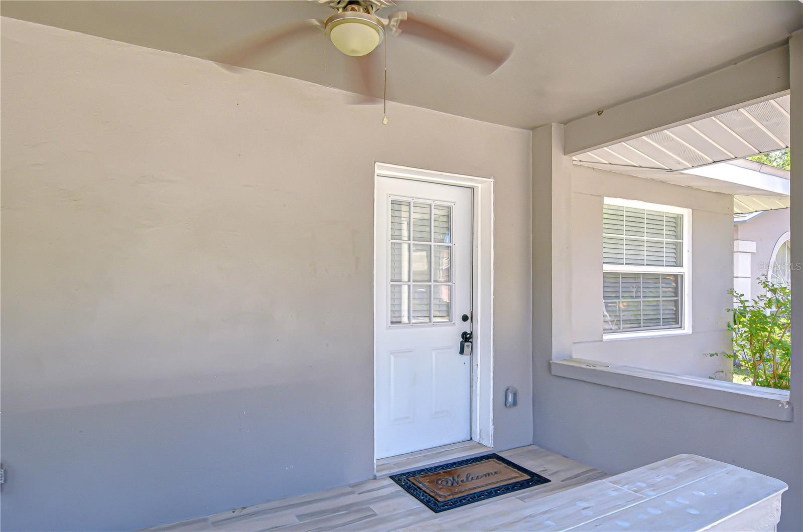 Image 11 of 78 For 909 Hart Street