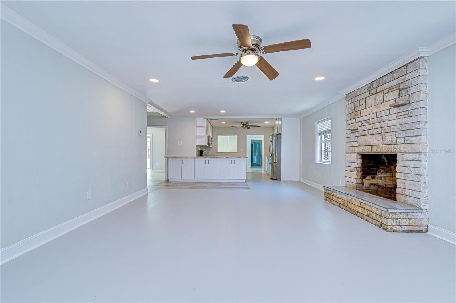 Image 17 of 78 For 909 Hart Street