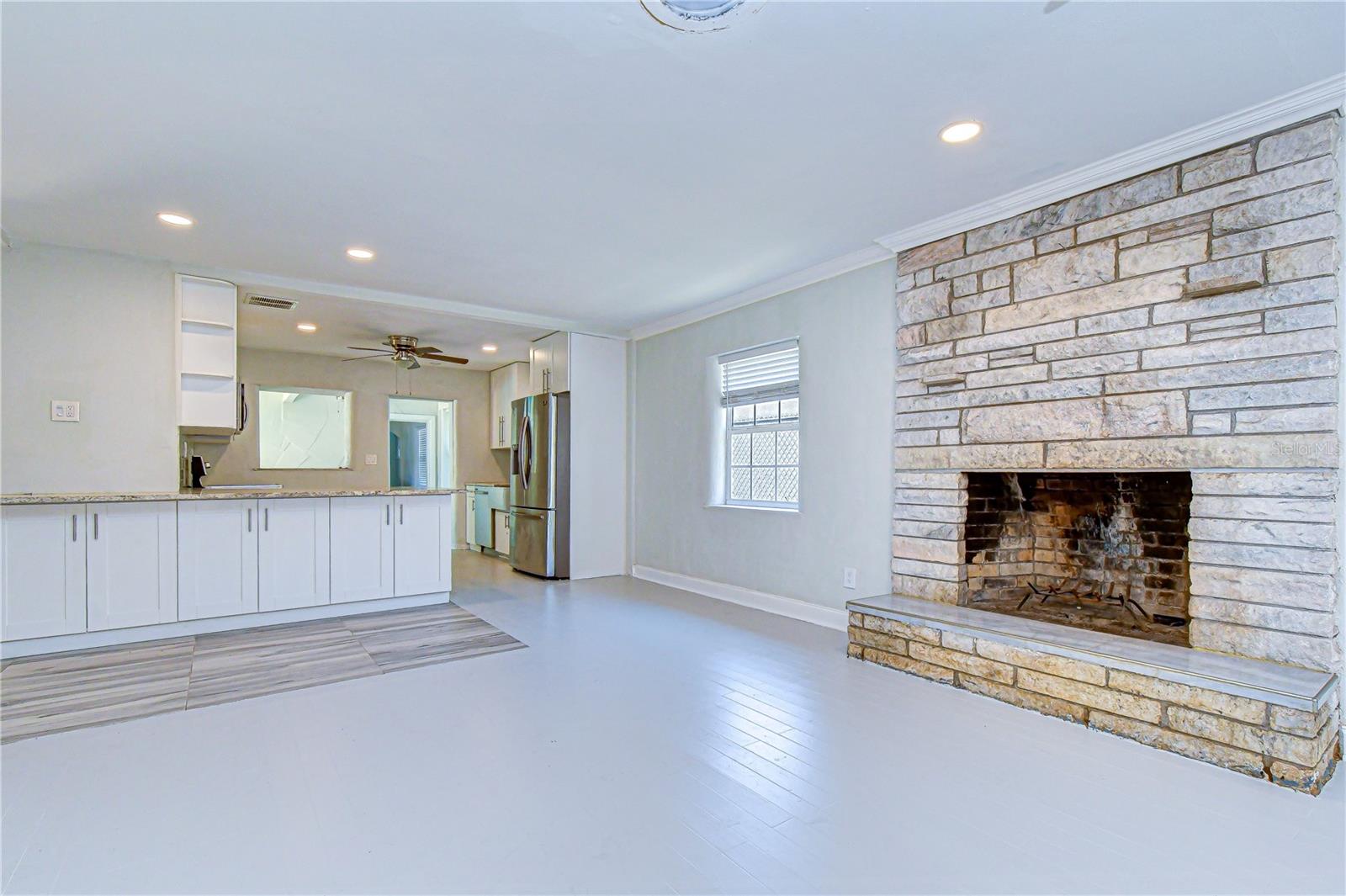 Image 19 of 78 For 909 Hart Street