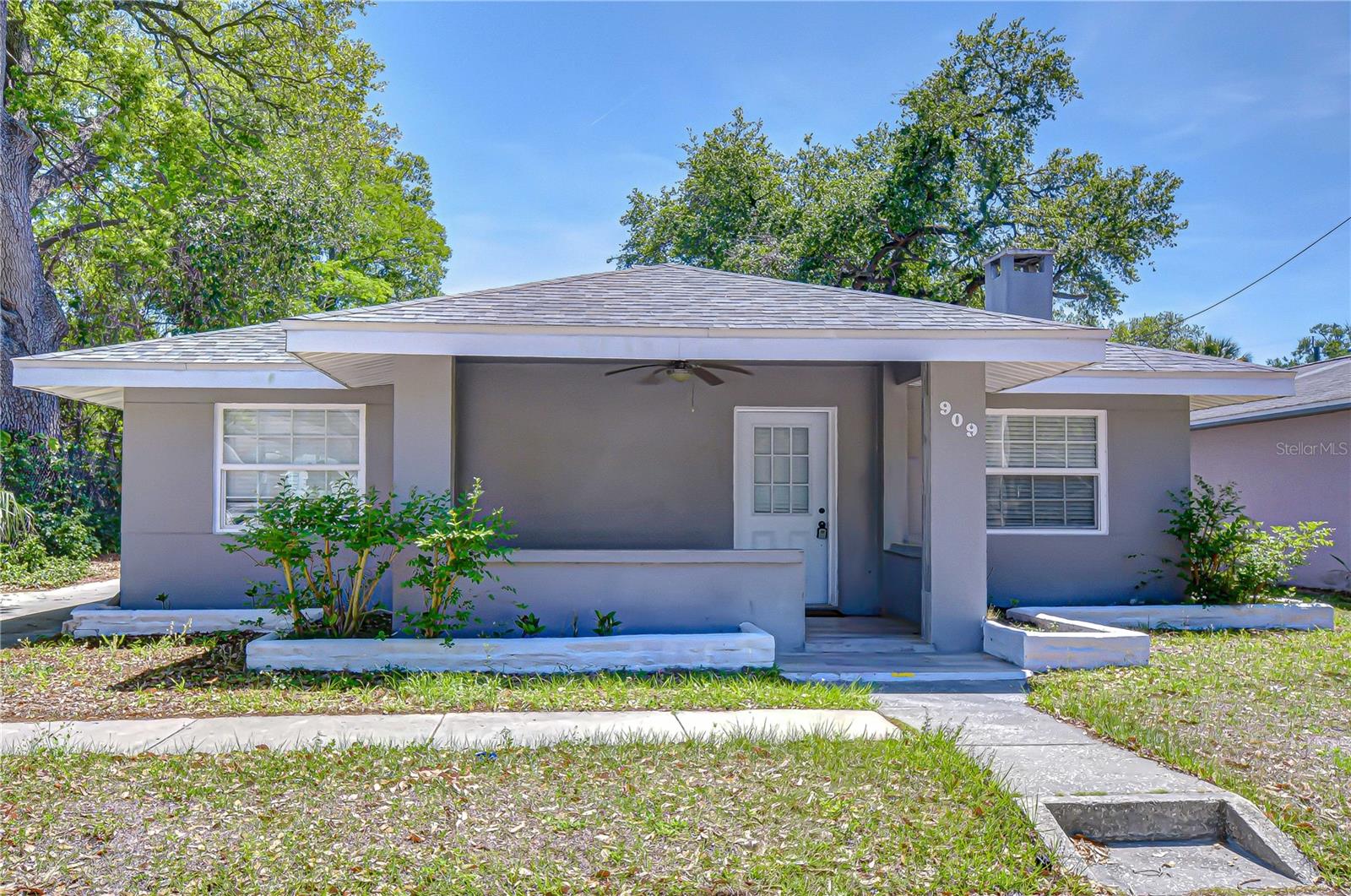 Image 2 of 78 For 909 Hart Street