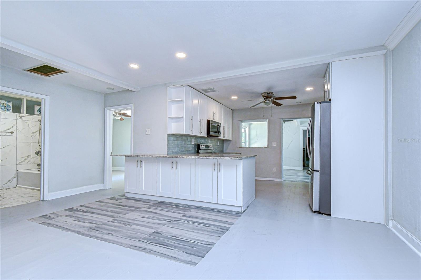 Image 20 of 78 For 909 Hart Street