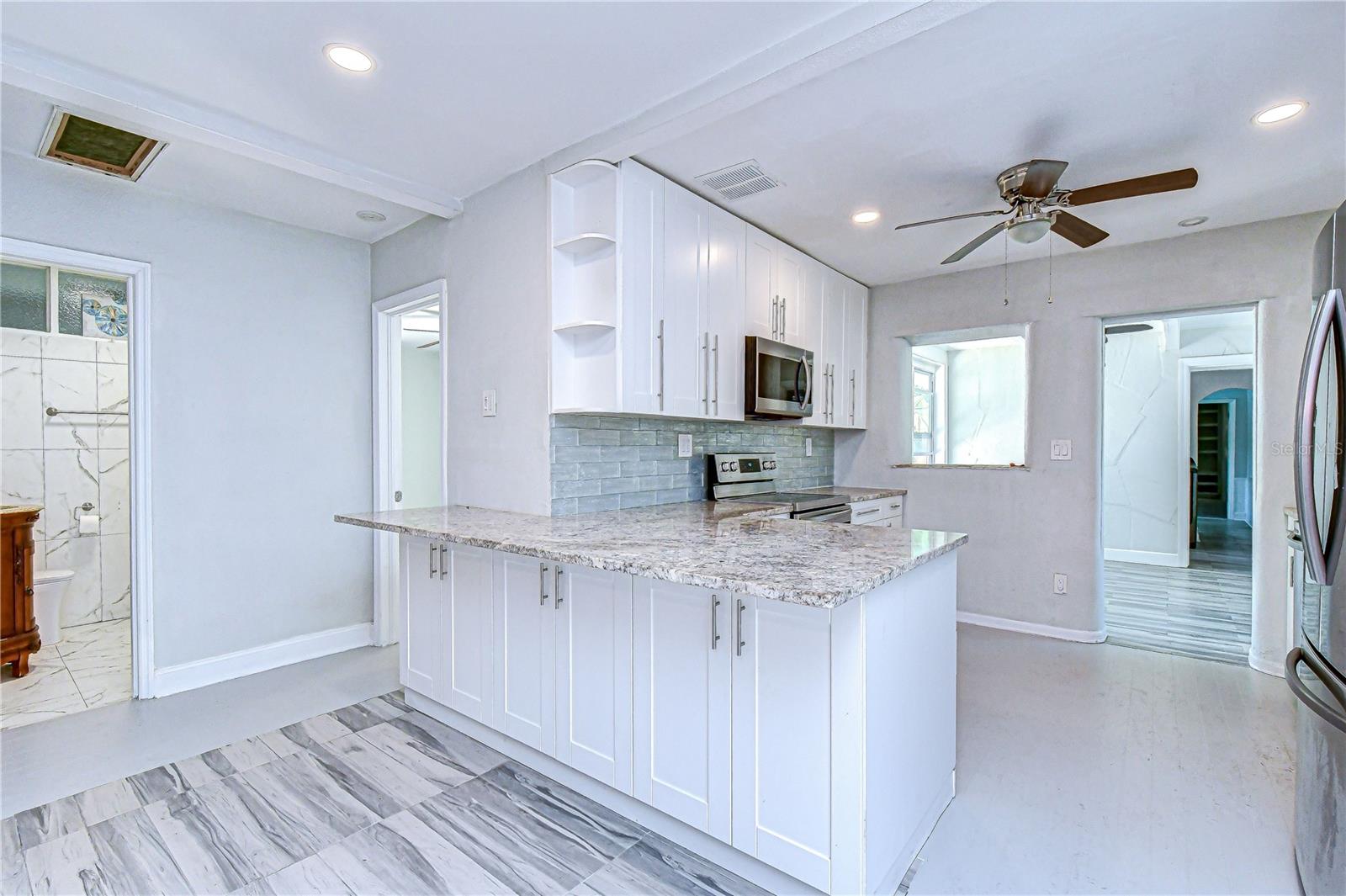 Image 21 of 78 For 909 Hart Street