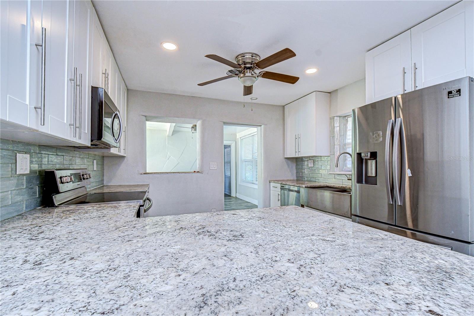 Image 23 of 78 For 909 Hart Street