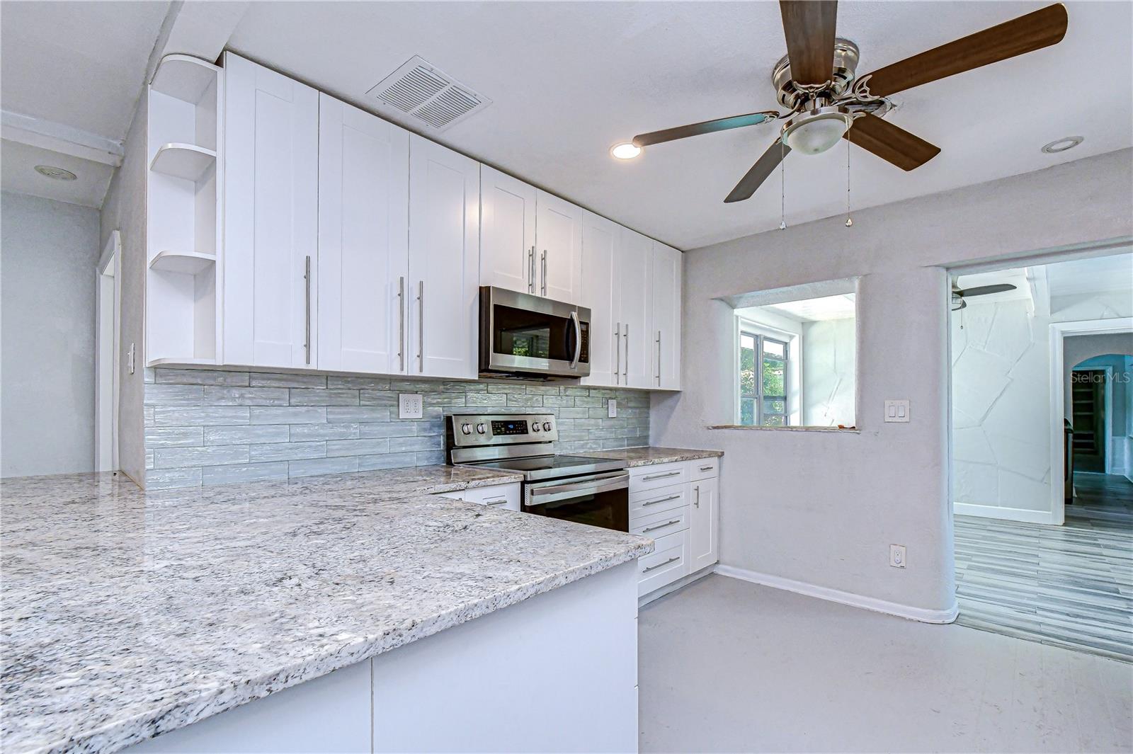 Image 24 of 78 For 909 Hart Street