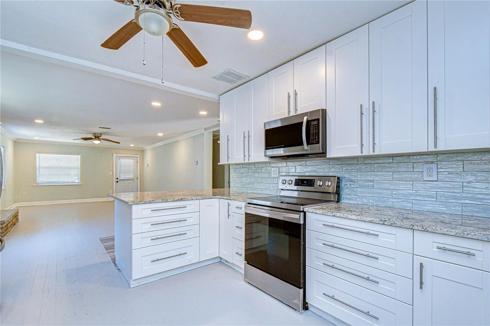 Image 27 of 78 For 909 Hart Street