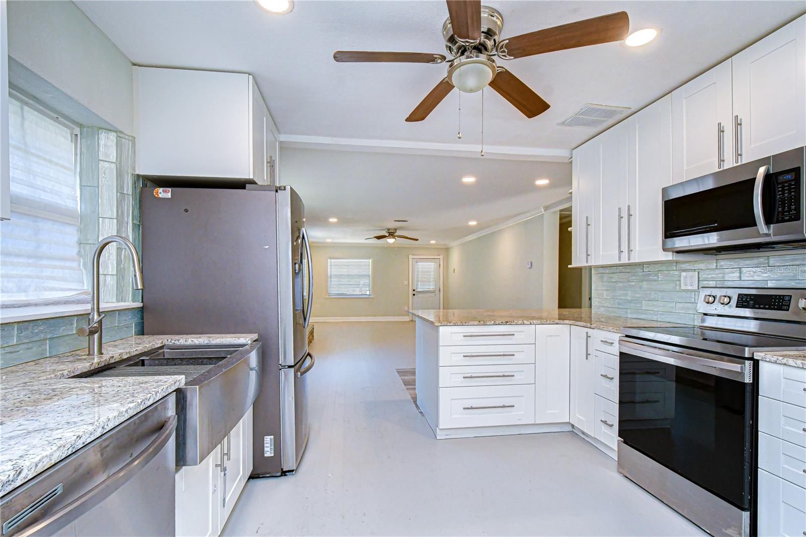 Image 28 of 78 For 909 Hart Street