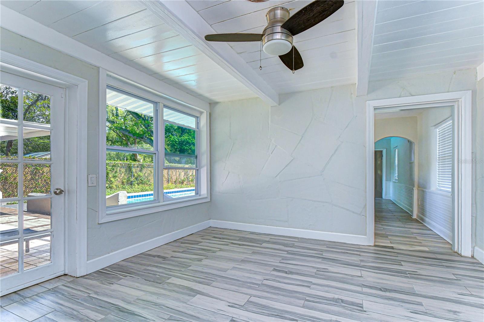 Image 31 of 78 For 909 Hart Street