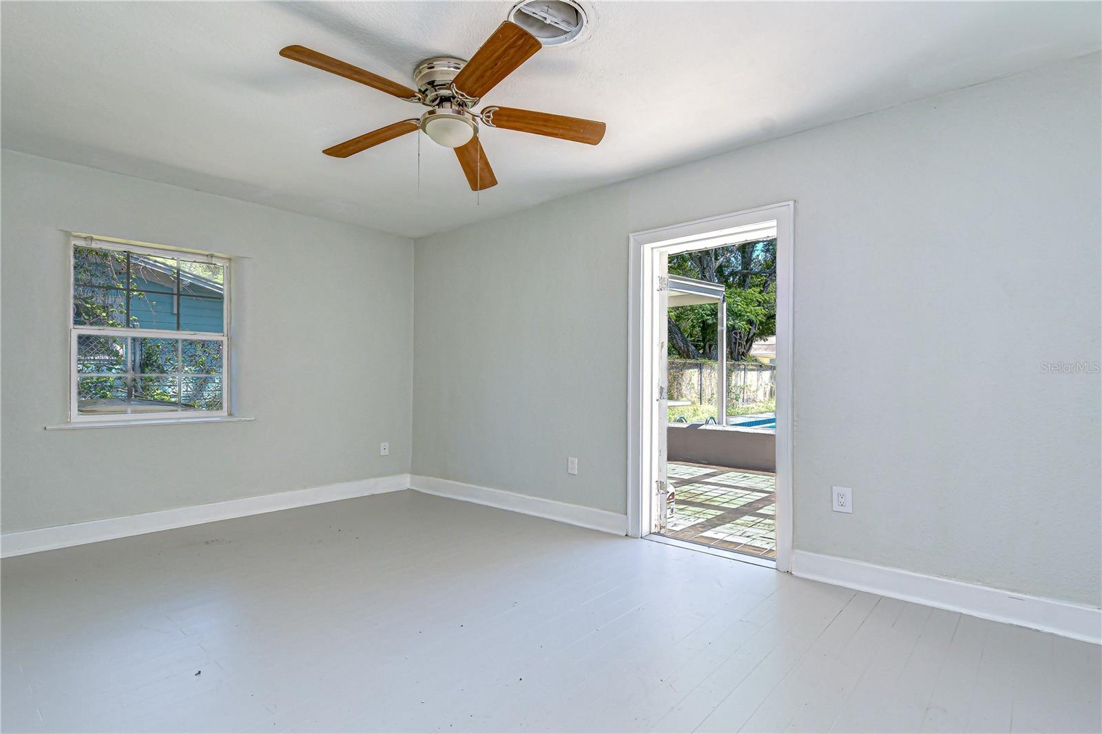 Image 32 of 78 For 909 Hart Street