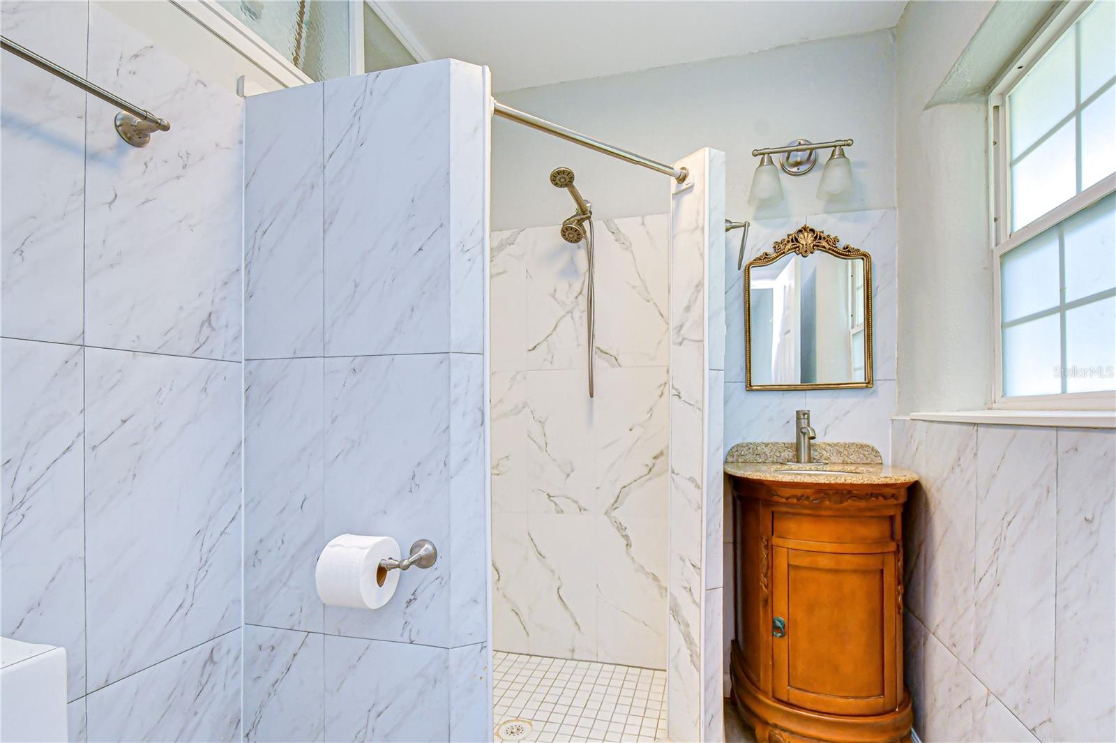 Image 33 of 78 For 909 Hart Street