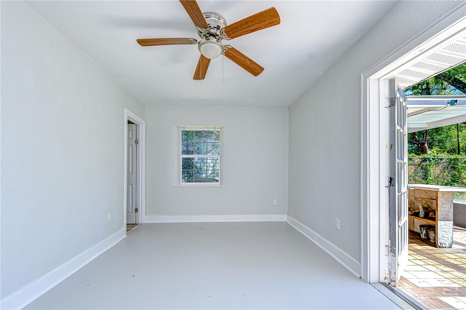 Image 34 of 78 For 909 Hart Street