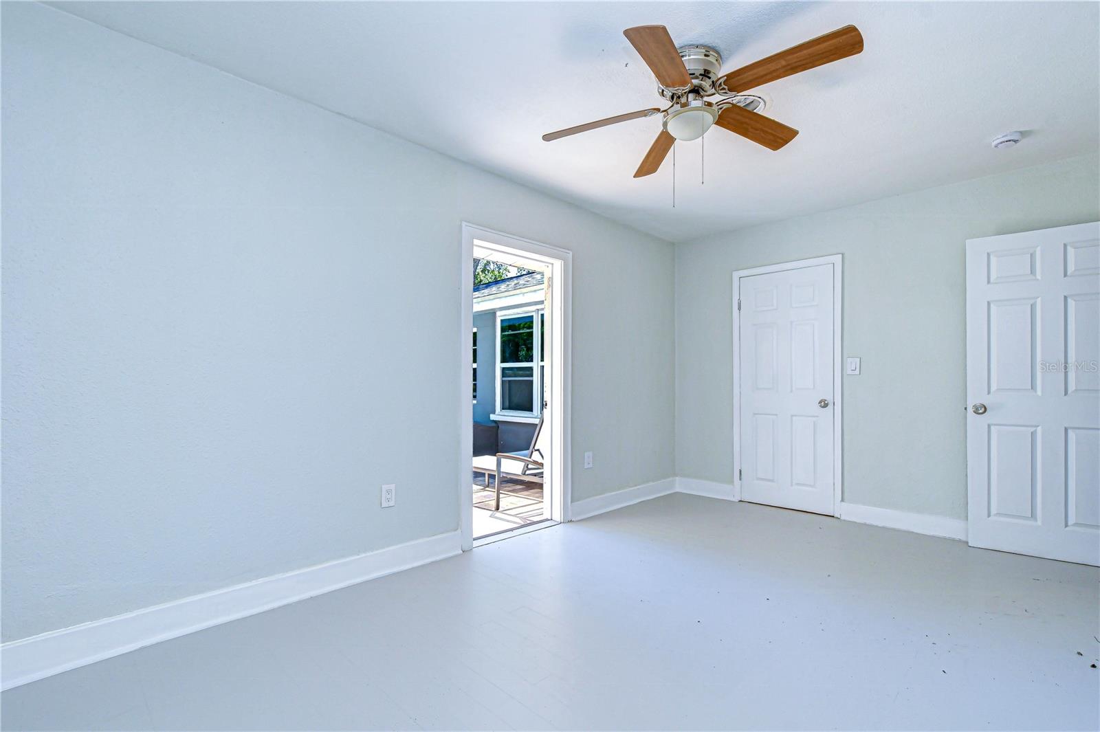 Image 35 of 78 For 909 Hart Street