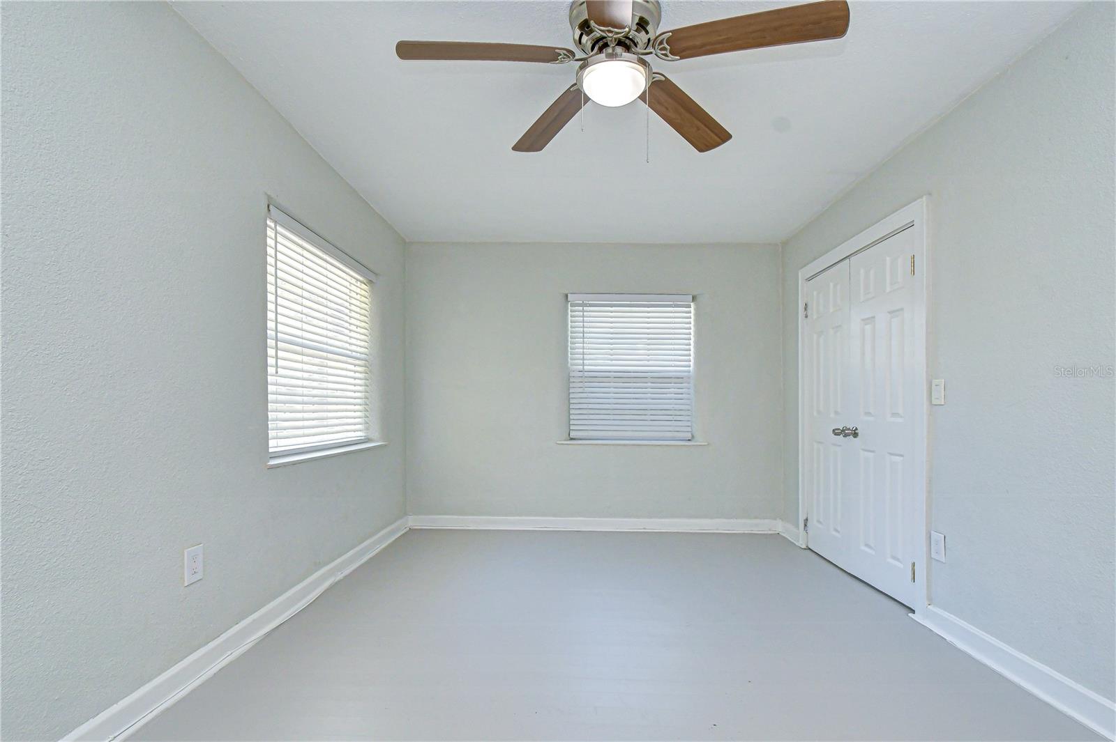 Image 39 of 78 For 909 Hart Street