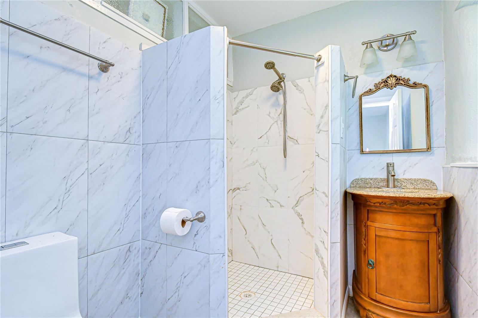 Image 42 of 78 For 909 Hart Street