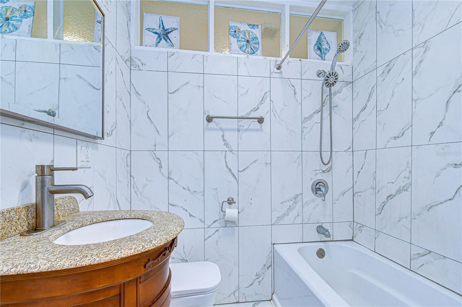 Image 43 of 78 For 909 Hart Street