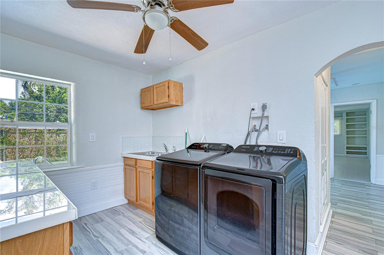 Image 46 of 78 For 909 Hart Street