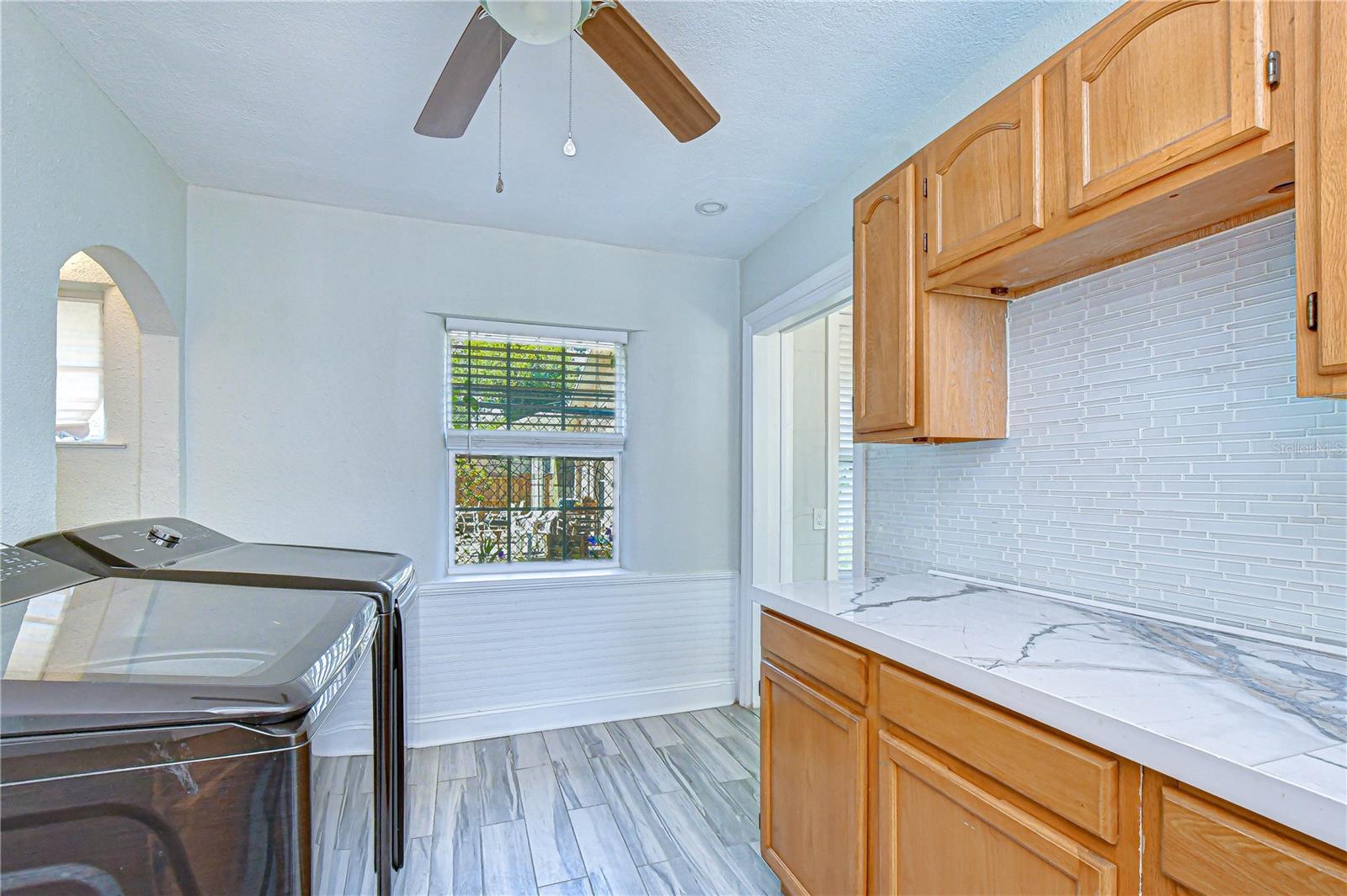 Image 47 of 78 For 909 Hart Street