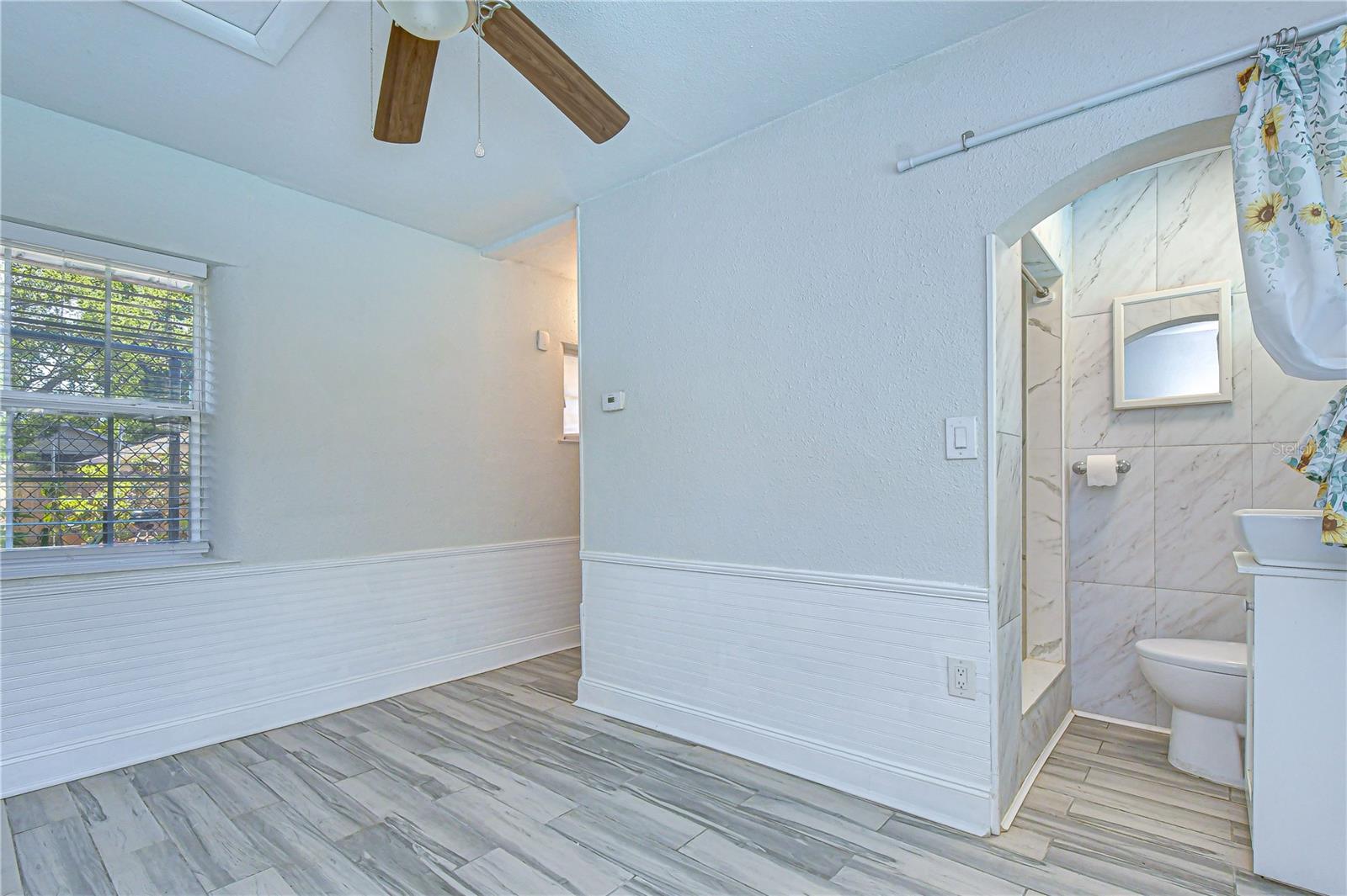 Image 50 of 78 For 909 Hart Street