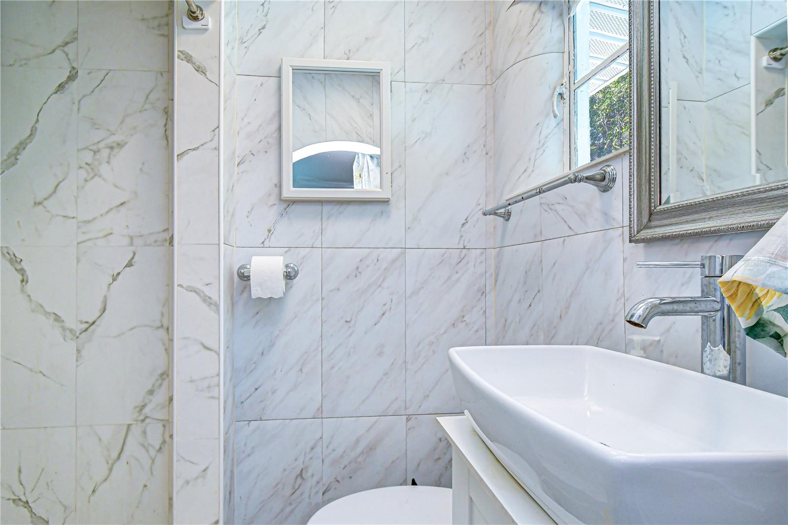 Image 51 of 78 For 909 Hart Street