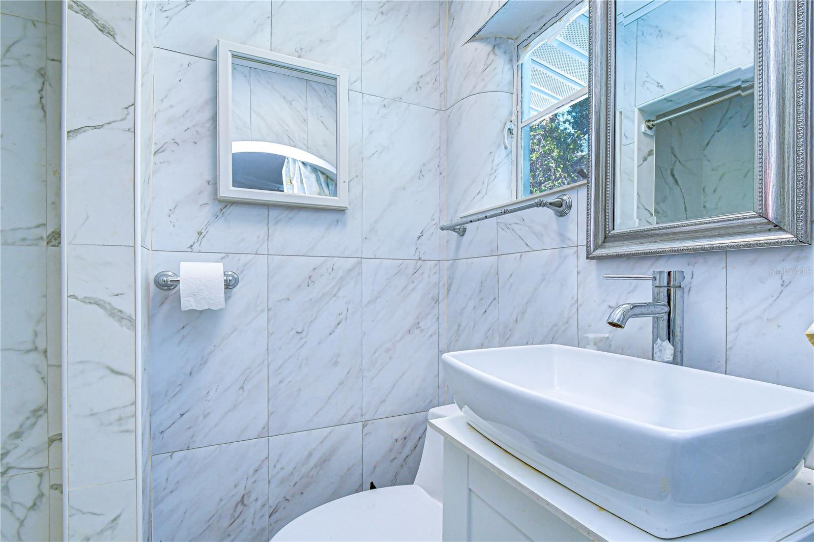 Image 52 of 78 For 909 Hart Street