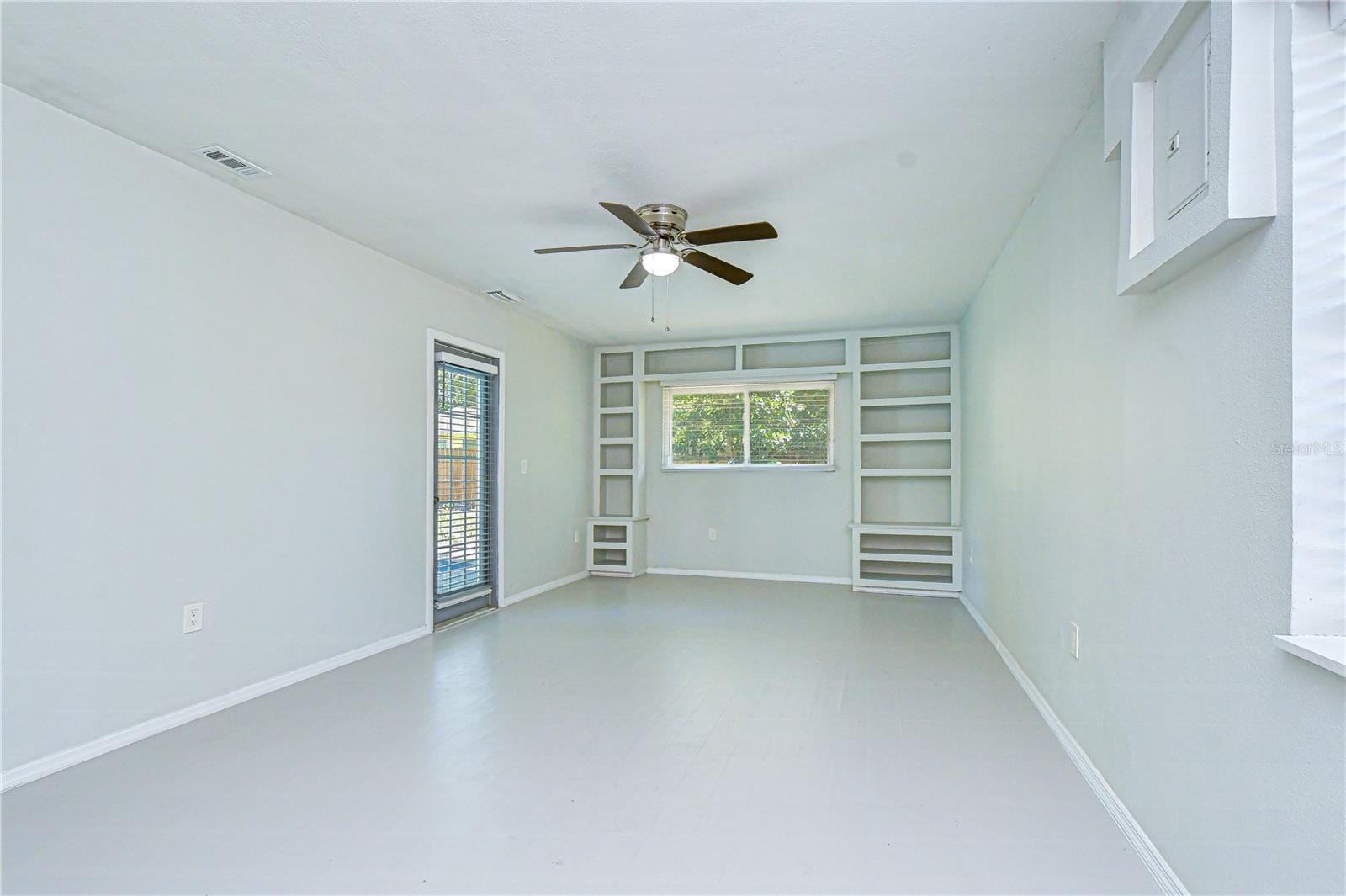 Image 53 of 78 For 909 Hart Street