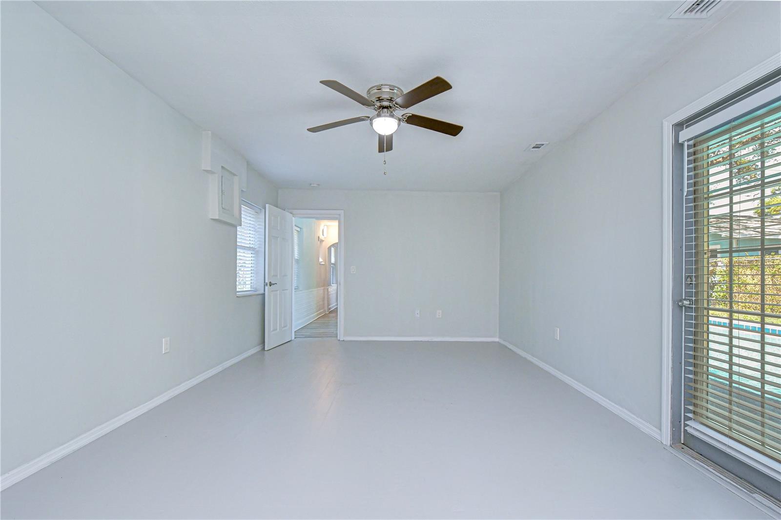 Image 54 of 78 For 909 Hart Street