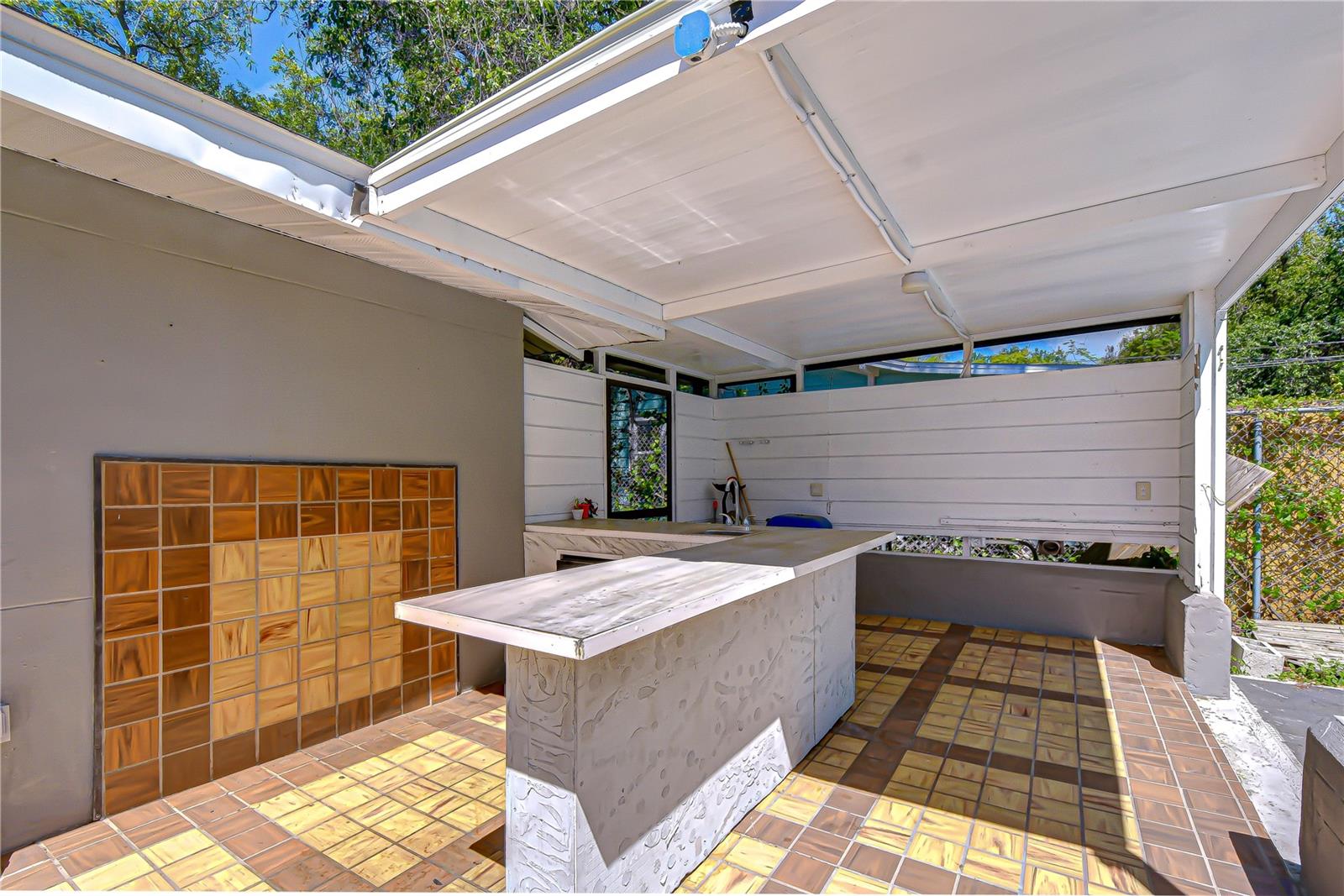 Image 58 of 78 For 909 Hart Street