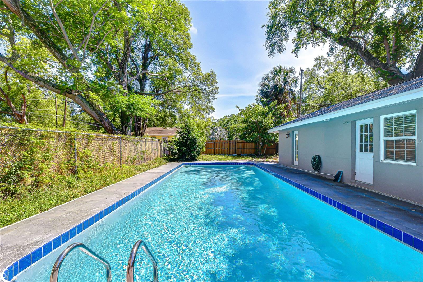 Image 61 of 78 For 909 Hart Street