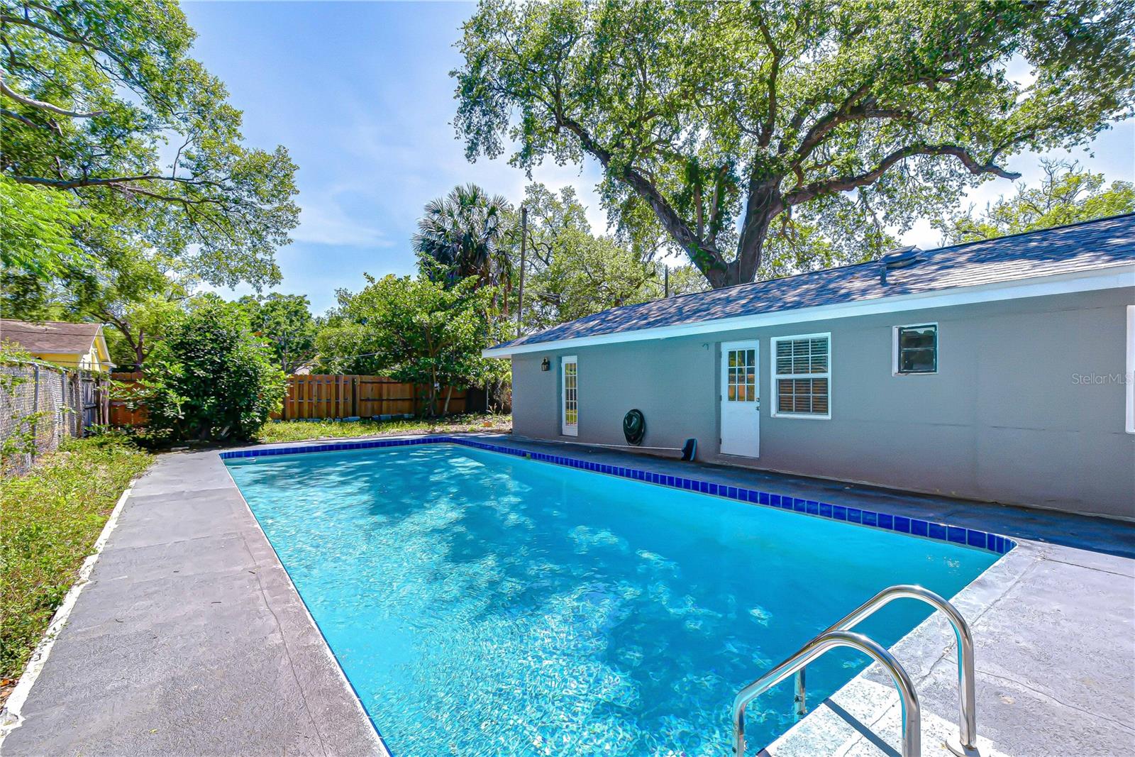 Image 62 of 78 For 909 Hart Street