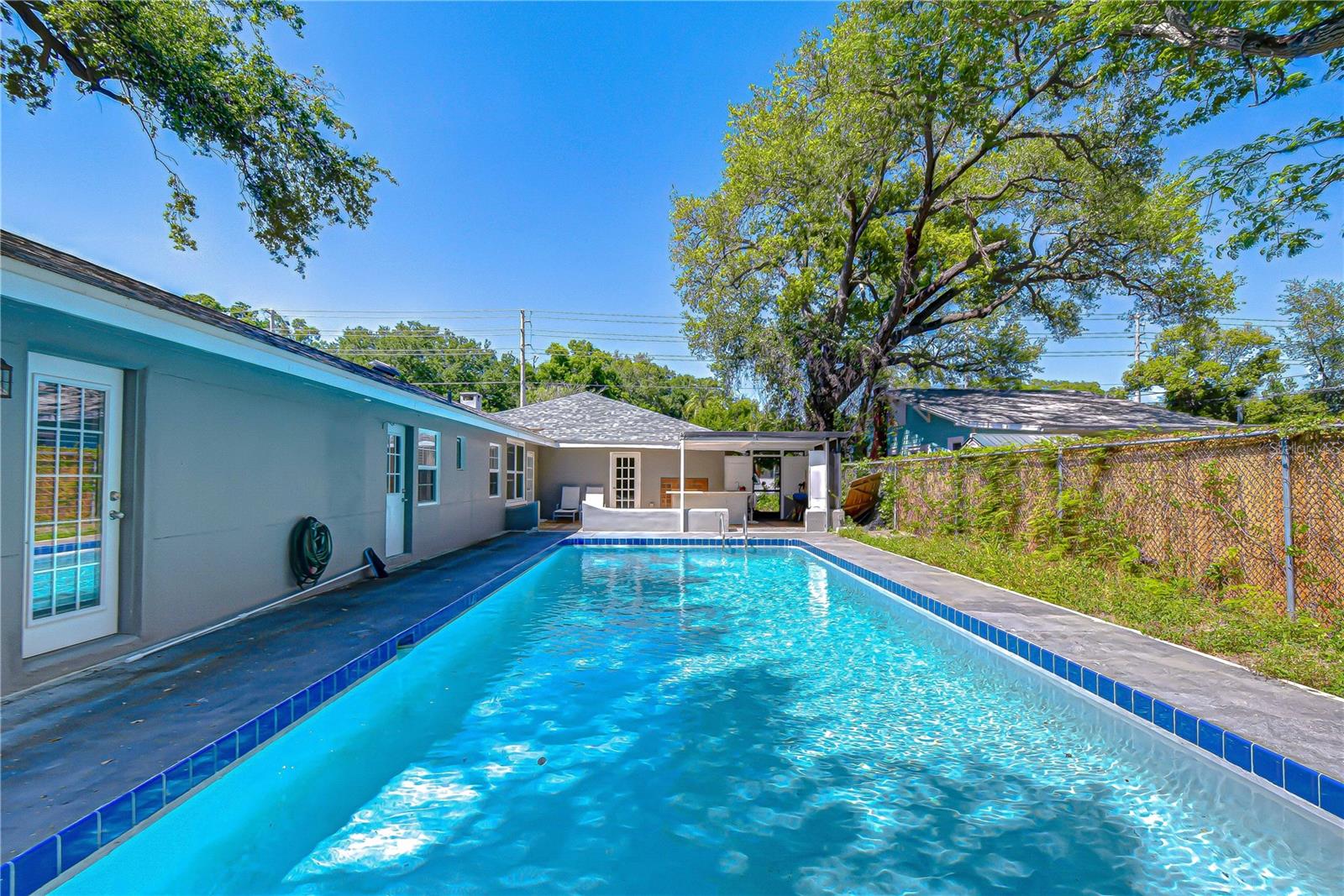 Image 64 of 78 For 909 Hart Street