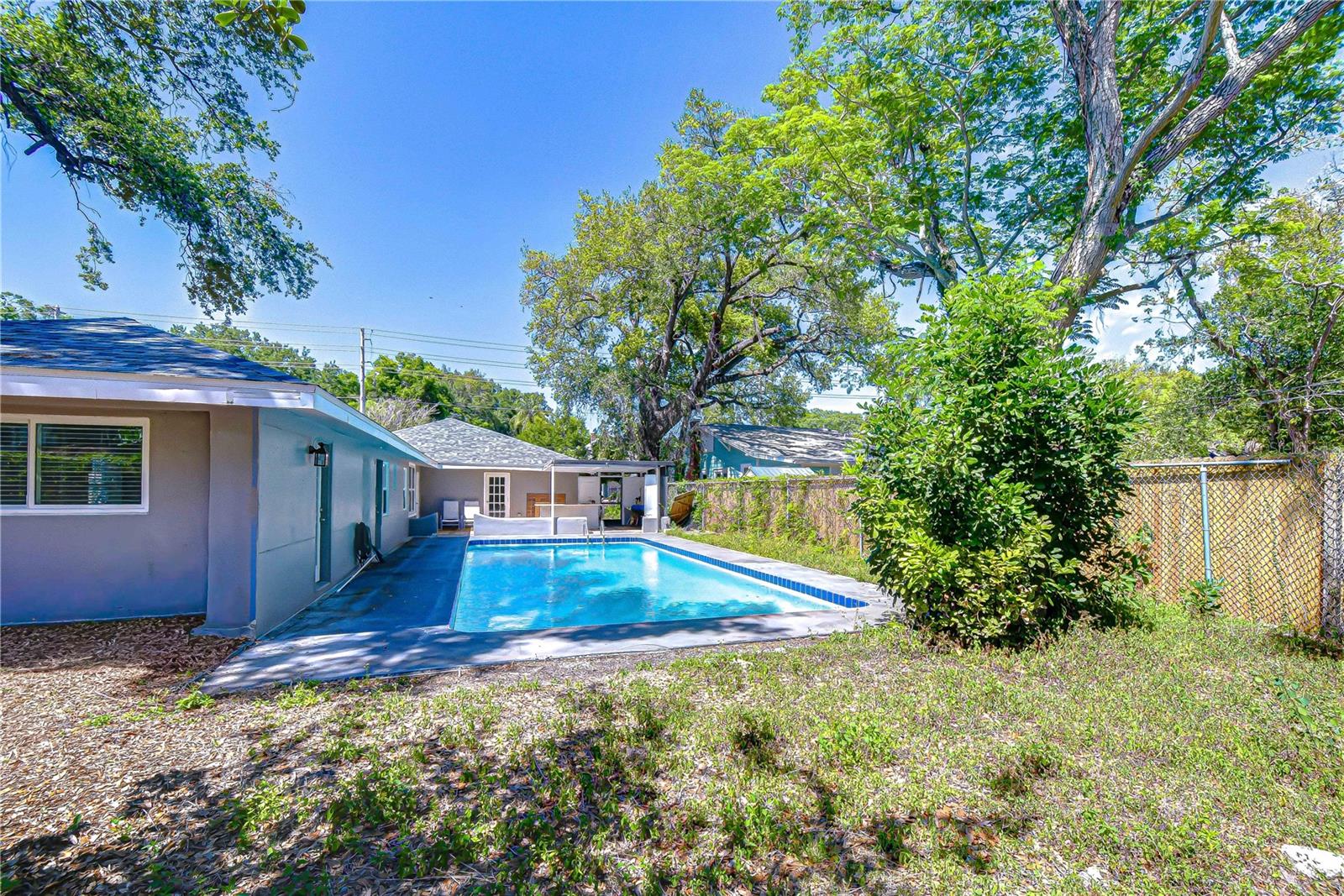 Image 67 of 78 For 909 Hart Street