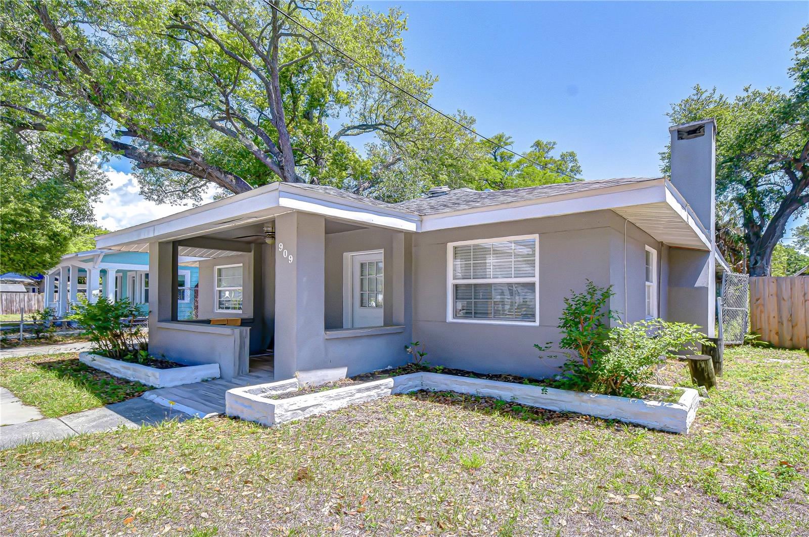 Image 7 of 78 For 909 Hart Street