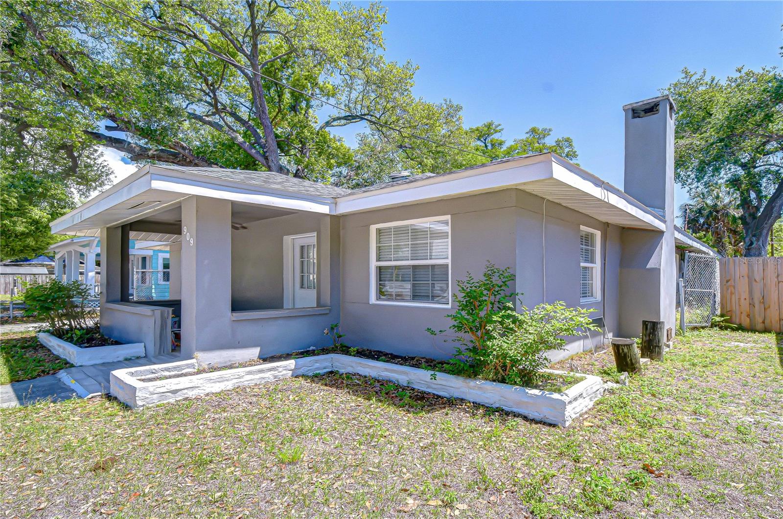 Image 9 of 78 For 909 Hart Street