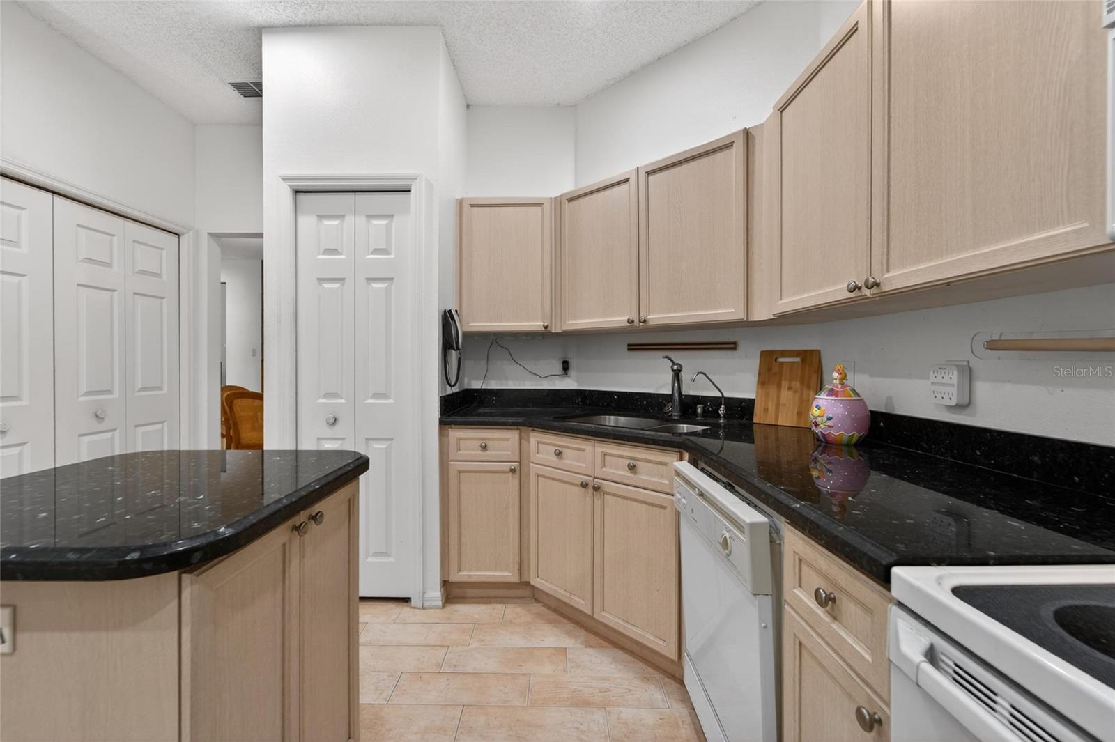 Image 17 of 78 For 1050 Starkey Road 509