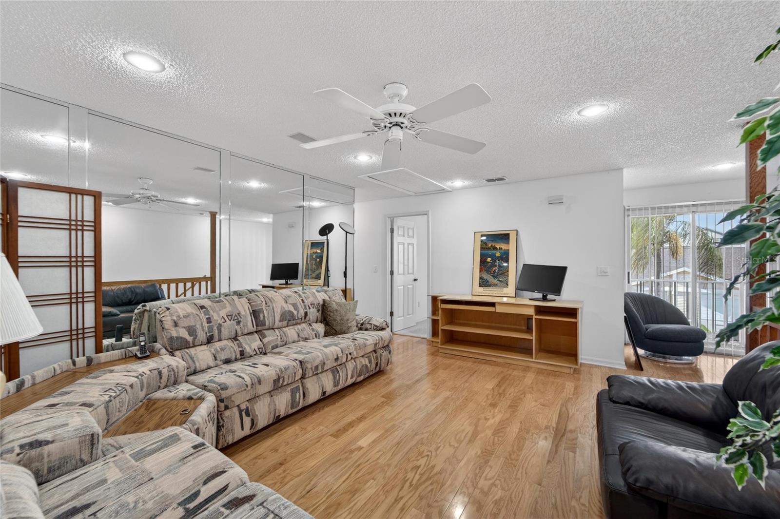 Image 43 of 78 For 1050 Starkey Road 509