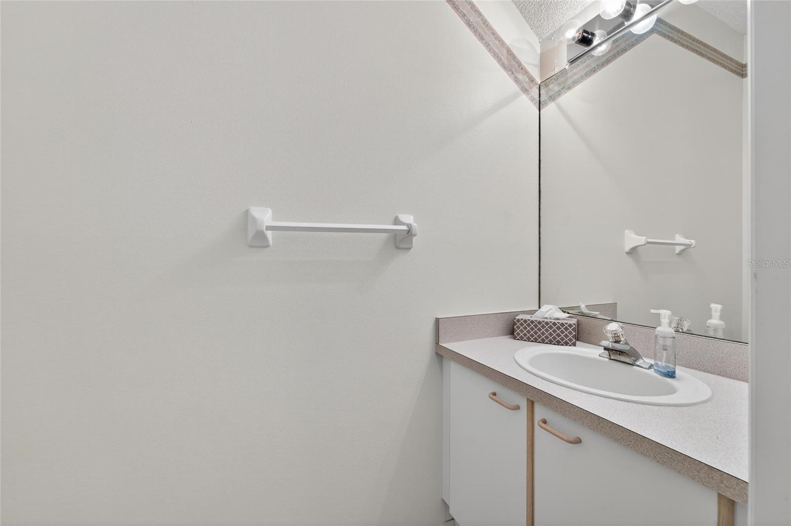 Image 8 of 78 For 1050 Starkey Road 509