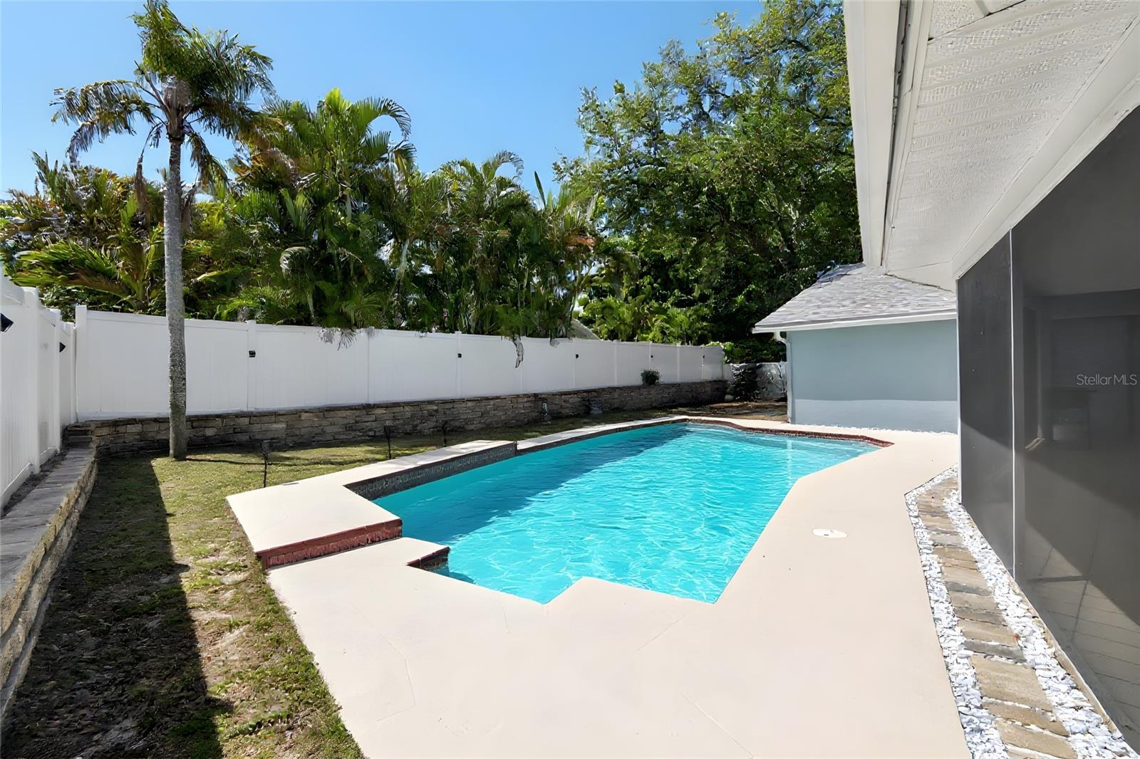 Image 39 of 48 For 1668 Allens Ridge Drive N