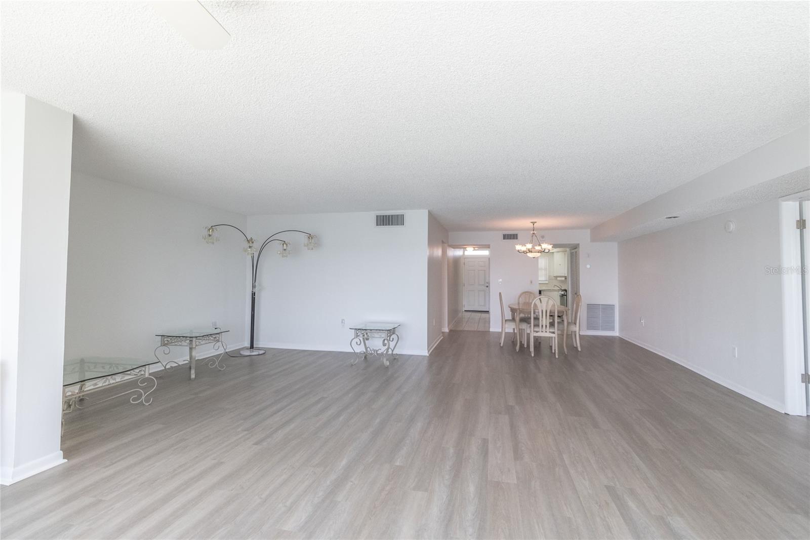 Image 11 of 36 For 5980 Shore Boulevard S 405