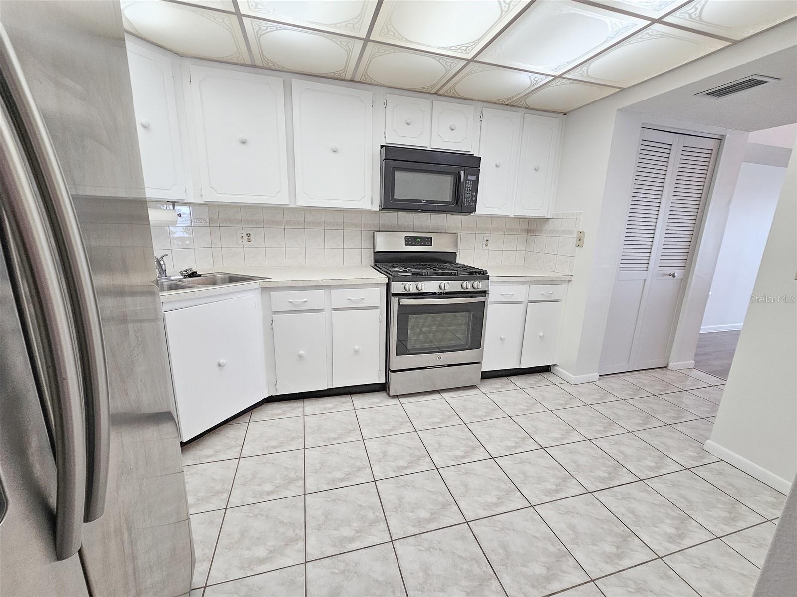 Image 3 of 36 For 5980 Shore Boulevard S 405