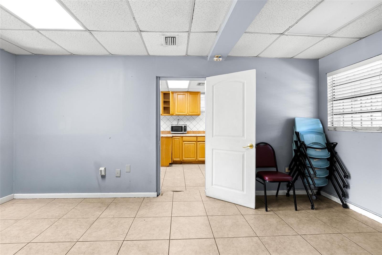 Image 16 of 31 For 110 Lincoln Avenue